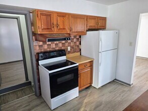 6813 Urbandale Ave in Urbandale, IA - Building Photo - Building Photo