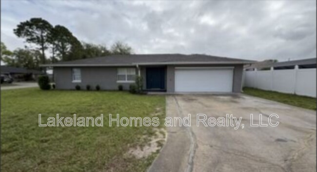 5608 Lake Fox Cir in Winter Haven, FL - Building Photo - Building Photo