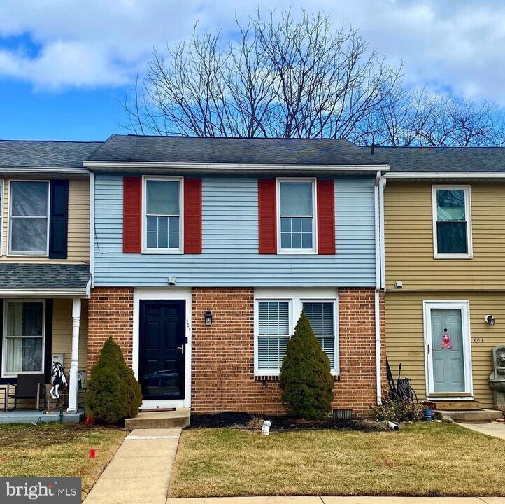 359 Adams St in Coatesville, PA - Foto de edificio