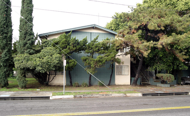 7405 Hazeltine Ave in Van Nuys, CA - Building Photo - Building Photo