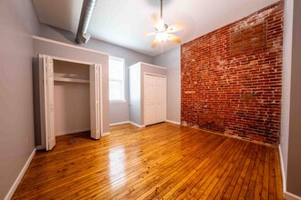 1422 Lyon St, Unit AptC in Port Huron, MI - Building Photo - Building Photo