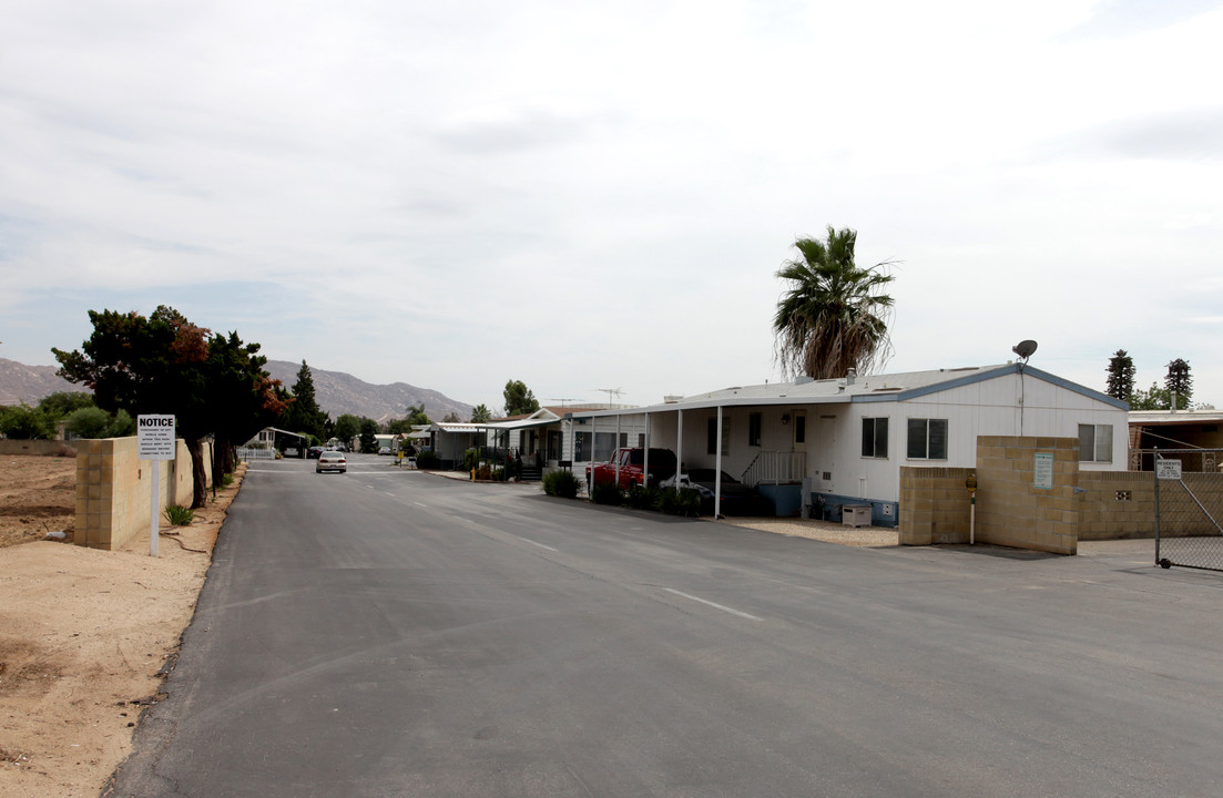 Country Squire Mobile Estates in Moreno Valley, CA - Building Photo