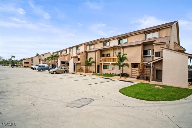 894 Buttonwood Dr in Fort Myers Beach, FL - Building Photo - Building Photo