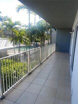 7401 SW 82nd St in Miami, FL - Building Photo