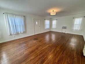 2809-2821.5-28215 Rowena Ave in Los Angeles, CA - Building Photo - Building Photo