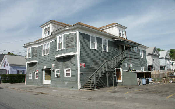 176 Smith St in Lowell, MA - Building Photo