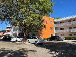 11301 SW 200th St in Miami, FL - Building Photo - Building Photo