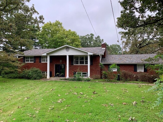 property at 998 Vista Dr