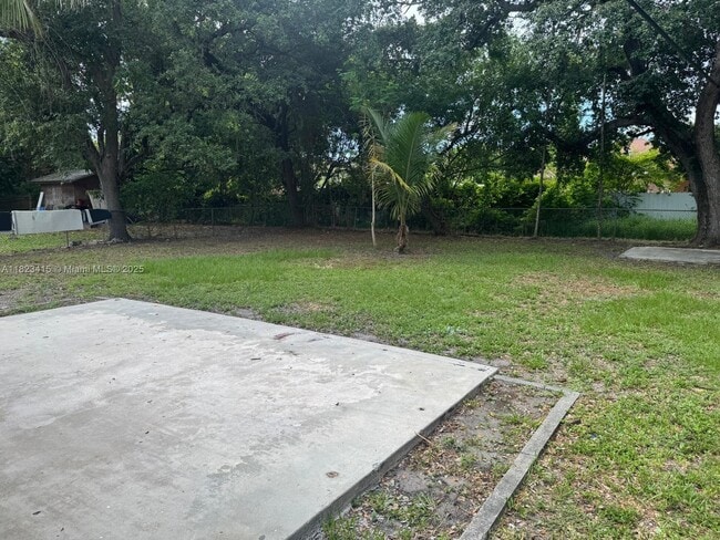 820 NE 141st St in North Miami, FL - Building Photo - Building Photo