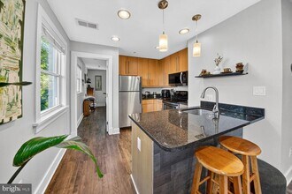 2608 Sherman Ave NW in Washington, DC - Foto de edificio - Building Photo