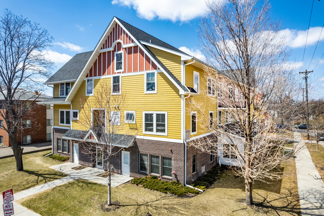 525 Tenth Dinkytown Apartments Student Rental in Minneapolis, MN - Foto de edificio