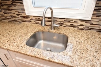 105 Parkway in Rochelle Park, NJ - Building Photo - Building Photo