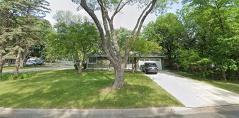 8201 Johnson Cir in Minneapolis, MN - Building Photo