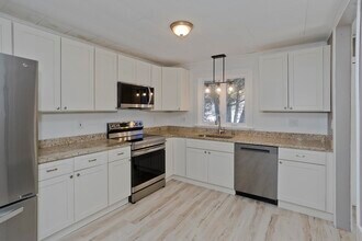 16 Knightville Dam Road in Huntington, MA - Building Photo - Building Photo