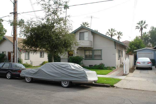 406 E Elk Ave in Glendale, CA - Building Photo - Building Photo