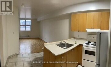 126 Dundas St E in Toronto, ON - Building Photo - Building Photo