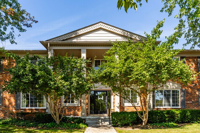 Woodbury Gardens Apartments & Townhomes in Ann Arbor, MI - Foto de edificio - Building Photo