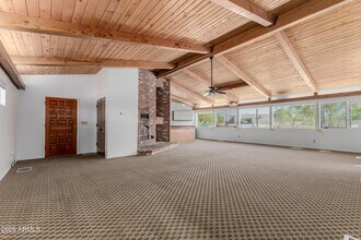 6140 E Peak View Rd in Cave Creek, AZ - Foto de edificio - Building Photo