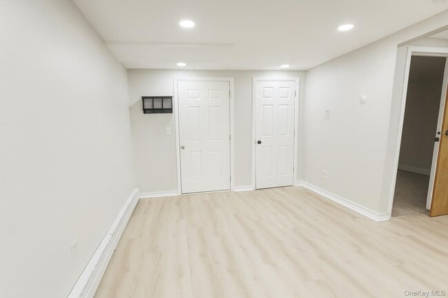 7 Paul Dr in Selden, NY - Building Photo - Building Photo