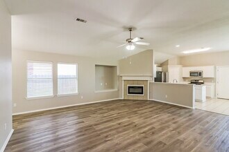 4815 Chase More Dr in Bacliff, TX - Building Photo - Building Photo