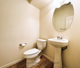 1821 Woodsage Way in Santa Rosa, CA - Building Photo - Building Photo