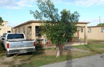 1612-1696 NW 4th Ave in Homestead, FL - Building Photo - Building Photo