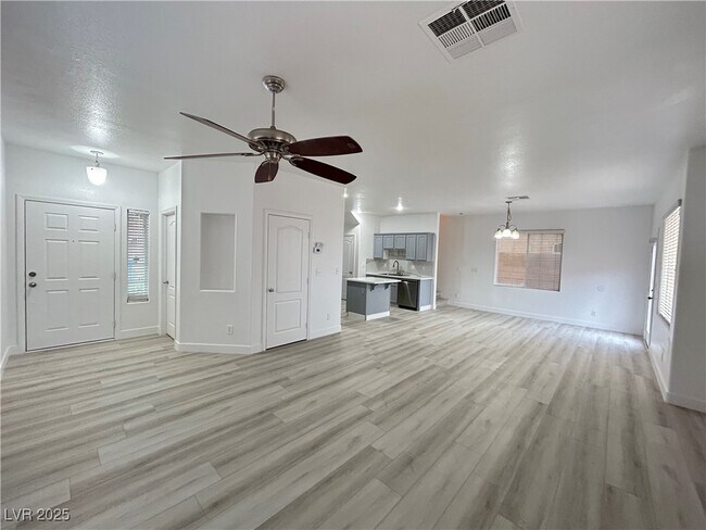 8618 Peaceful Dreams St in Las Vegas, NV - Building Photo - Building Photo