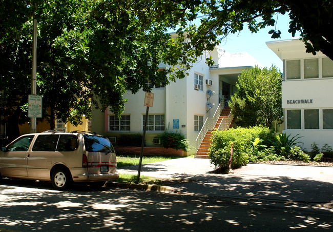 1311 Meridian Ave in Miami Beach, FL - Foto de edificio - Building Photo