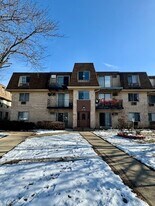 270 Shorewood Dr, Unit GA in Glendale Heights, IL - Building Photo
