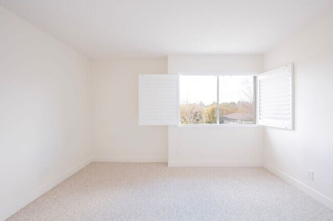 10020 Zelzah Ave in Los Angeles, CA - Foto de edificio - Building Photo