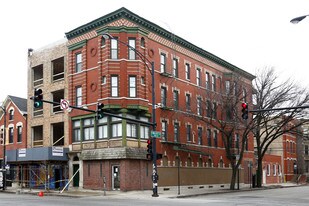 1859 W Chicago Ave in Chicago, IL - Building Photo