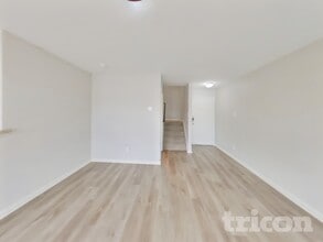 2902 Hypatia Meadow, Unit 5 in San Antonio, TX - Foto de edificio - Building Photo