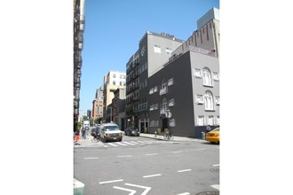 32 Thompson St in New York, NY - Building Photo - Building Photo