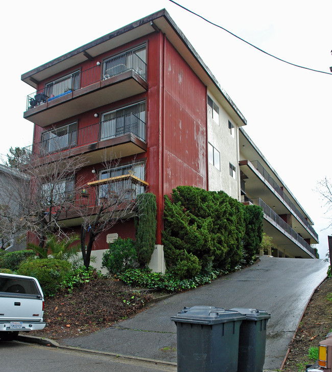 14 Valencia Ave in San Rafael, CA - Foto de edificio - Building Photo