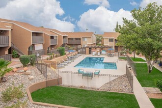 Capistrano Apartments in Tucson, AZ - Building Photo - Building Photo