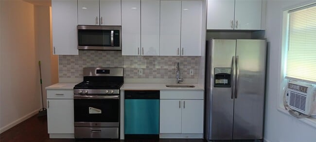 property at 114-07-114210 210th St