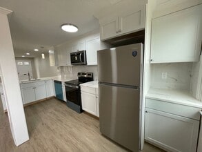 1096 Hopkins Ave in Glenolden, PA - Building Photo - Building Photo