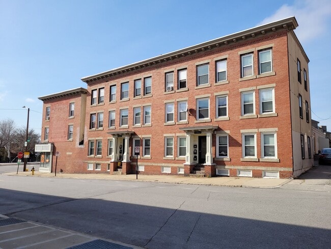 14 Orange St in Manchester, NH - Building Photo - Building Photo
