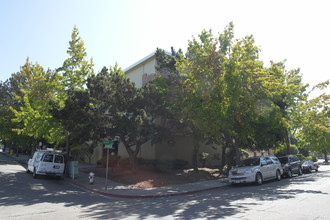 The Lake Tower in Oakland, CA - Foto de edificio - Building Photo