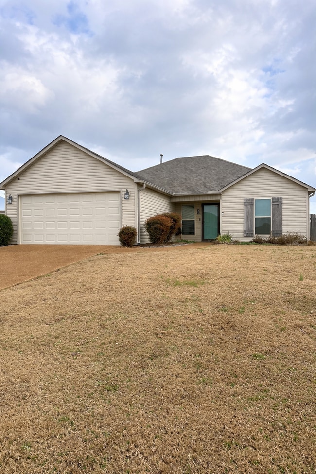 30 Clovewood Cv in Humboldt, TN - Foto de edificio - Building Photo