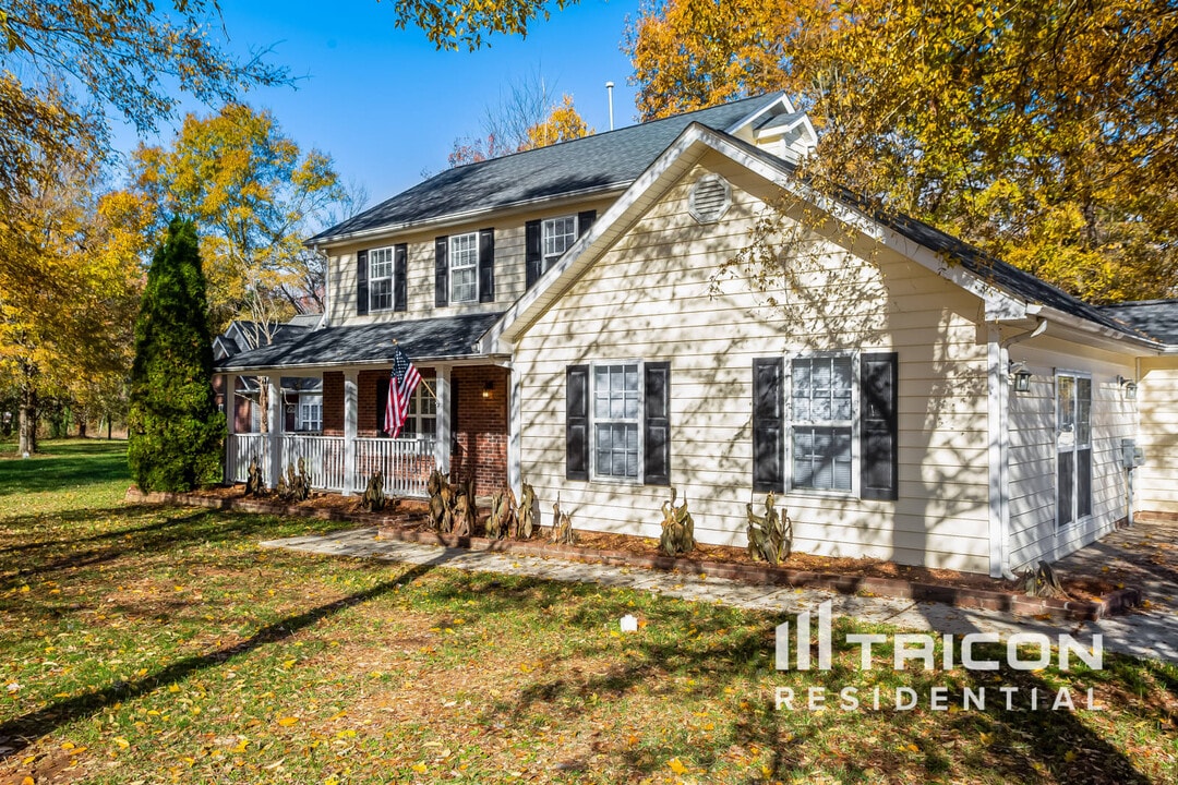 3453 Sunset Rd in Charlotte, NC - Building Photo