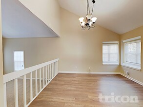 4088 Valley Brook Rd in Snellville, GA - Foto de edificio - Building Photo