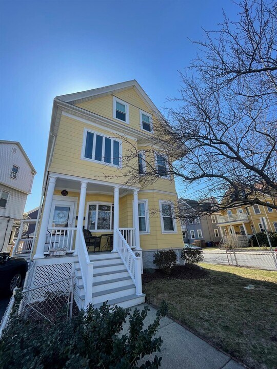 112 Boston Ave in Somerville, MA - Building Photo