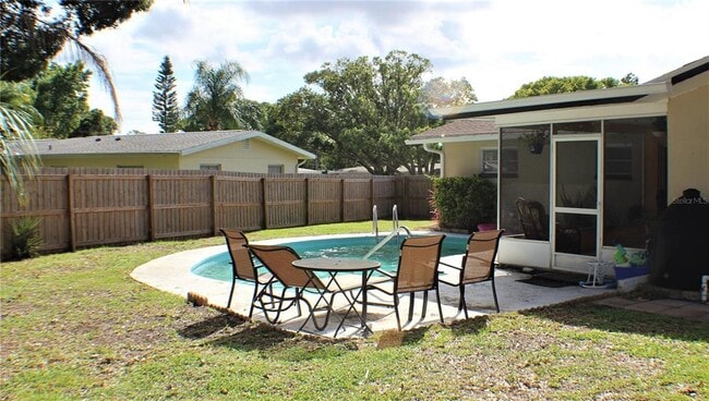 1366 Windsor Dr in Clearwater, FL - Building Photo - Building Photo