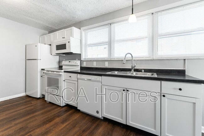 2435 Shelby St in Indianapolis, IN - Building Photo - Building Photo