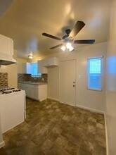 633 E Windsor Rd in Glendale, CA - Building Photo - Building Photo