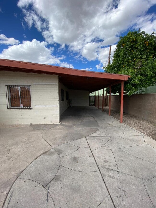 property at 2315 E Glenn St