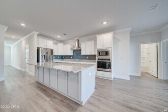 204 Martingale Lp in Lynn Haven, FL - Building Photo - Building Photo