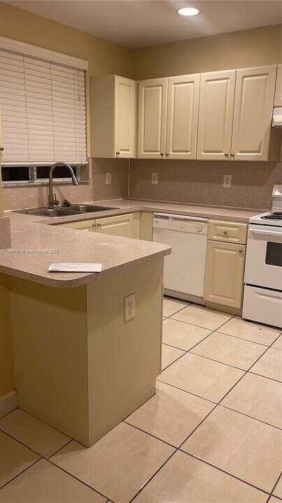 10841 SW 181st Ln in Miami, FL - Building Photo