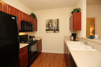 Georgetown Square Apartments in Brookfield, WI - Foto de edificio - Interior Photo